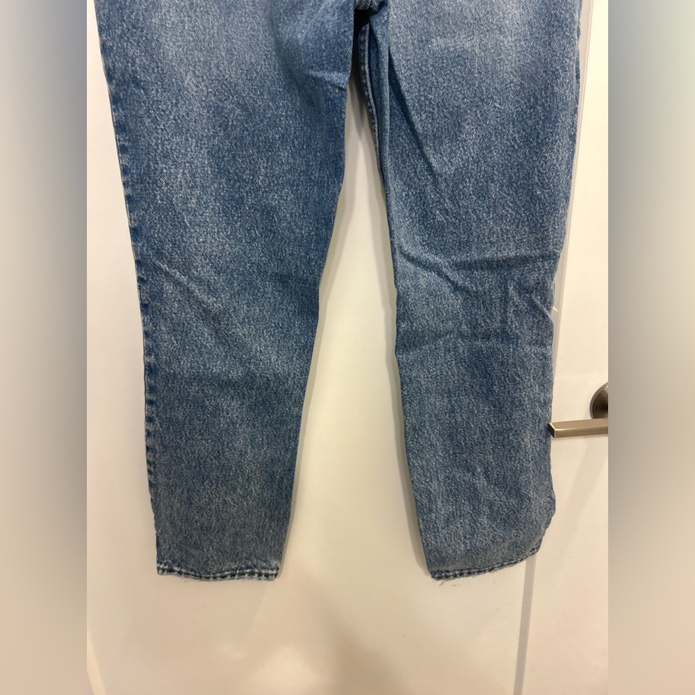 Abercrombie & Fitch High Rise Mom Jeans - Picture 7 of 9